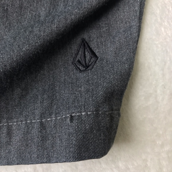Volcom size 32 gray men’s shorts side pocket logo on back of leg - Picture 8 of 10